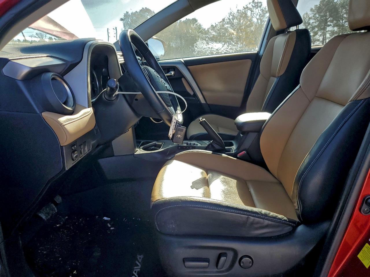 Toyota RAV4 Limited Image 2