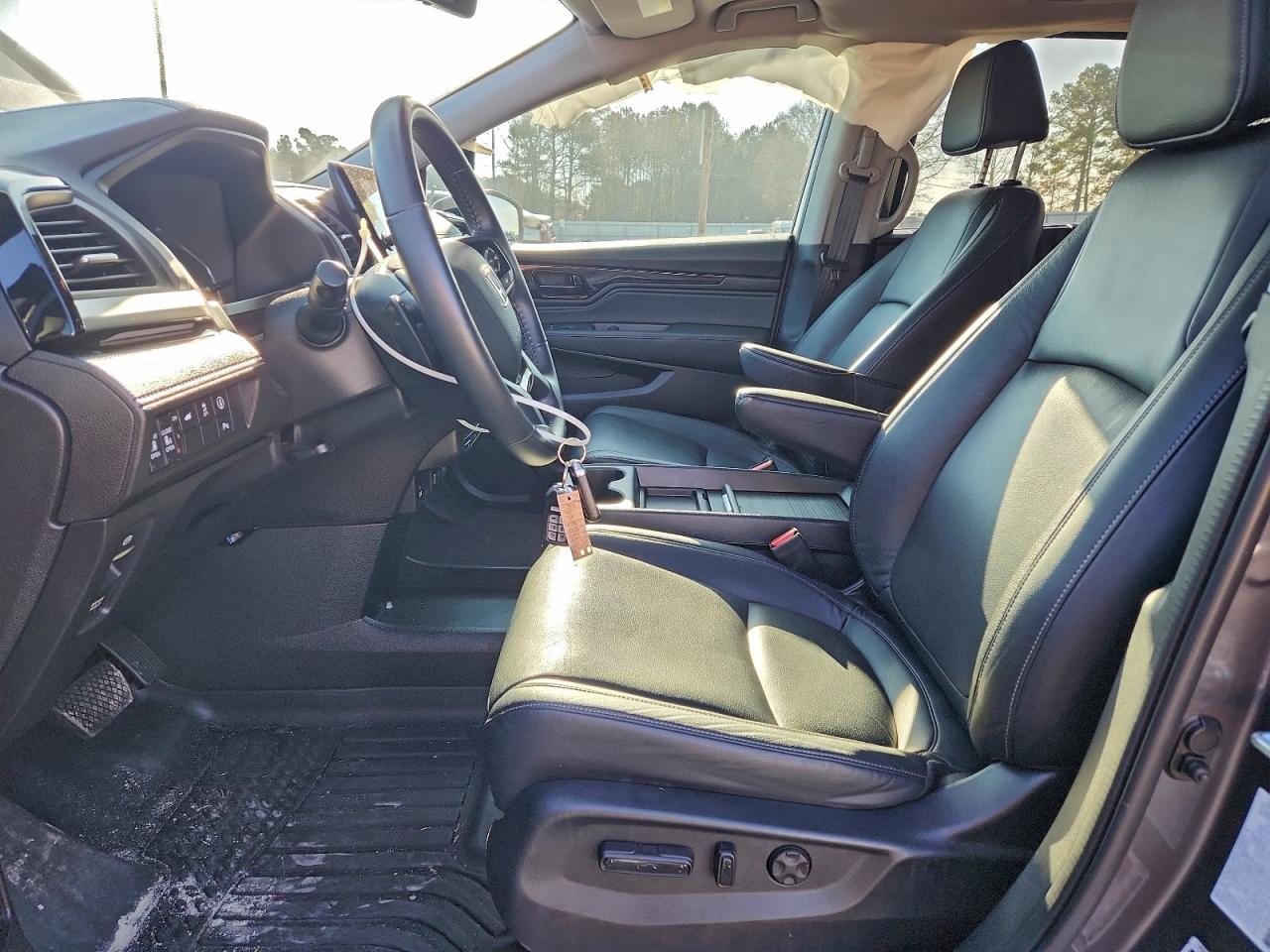 Honda Odyssey Touring Image 9