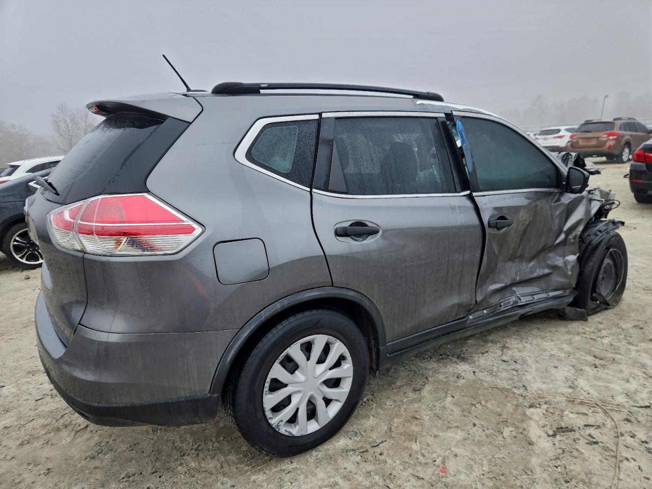 Nissan Rogue S Image 3