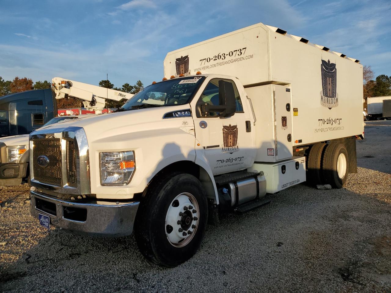 Ford F-650 Super Duty Image 1