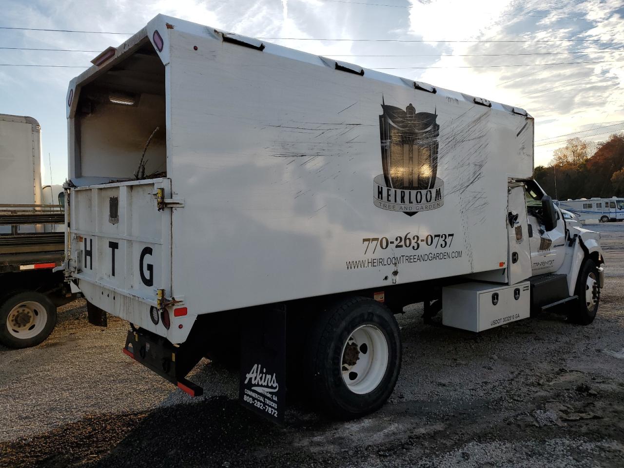 Ford F-650 Super Duty Image 3