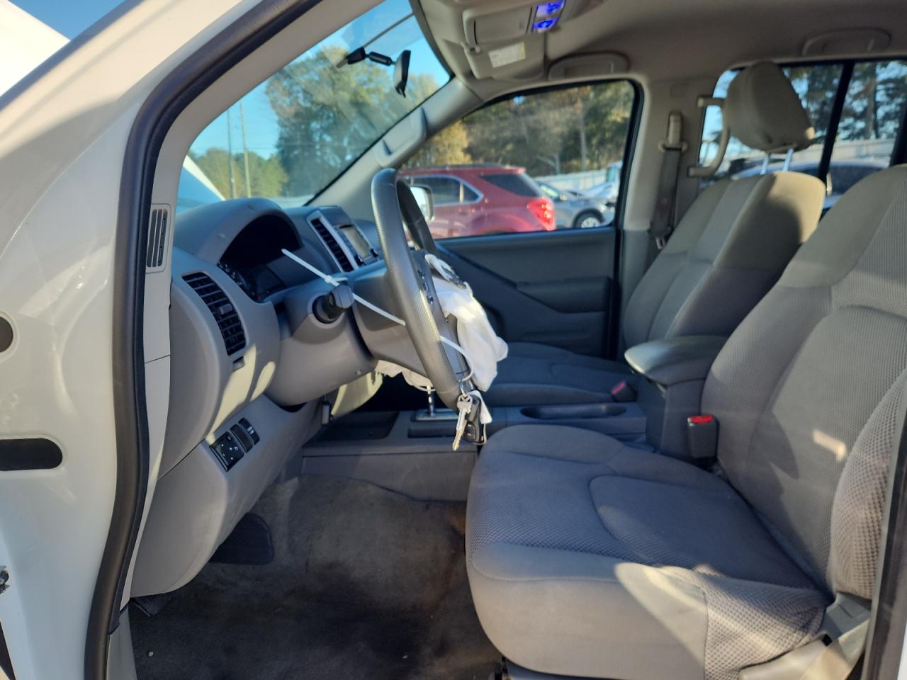 Nissan Frontier S Image 10