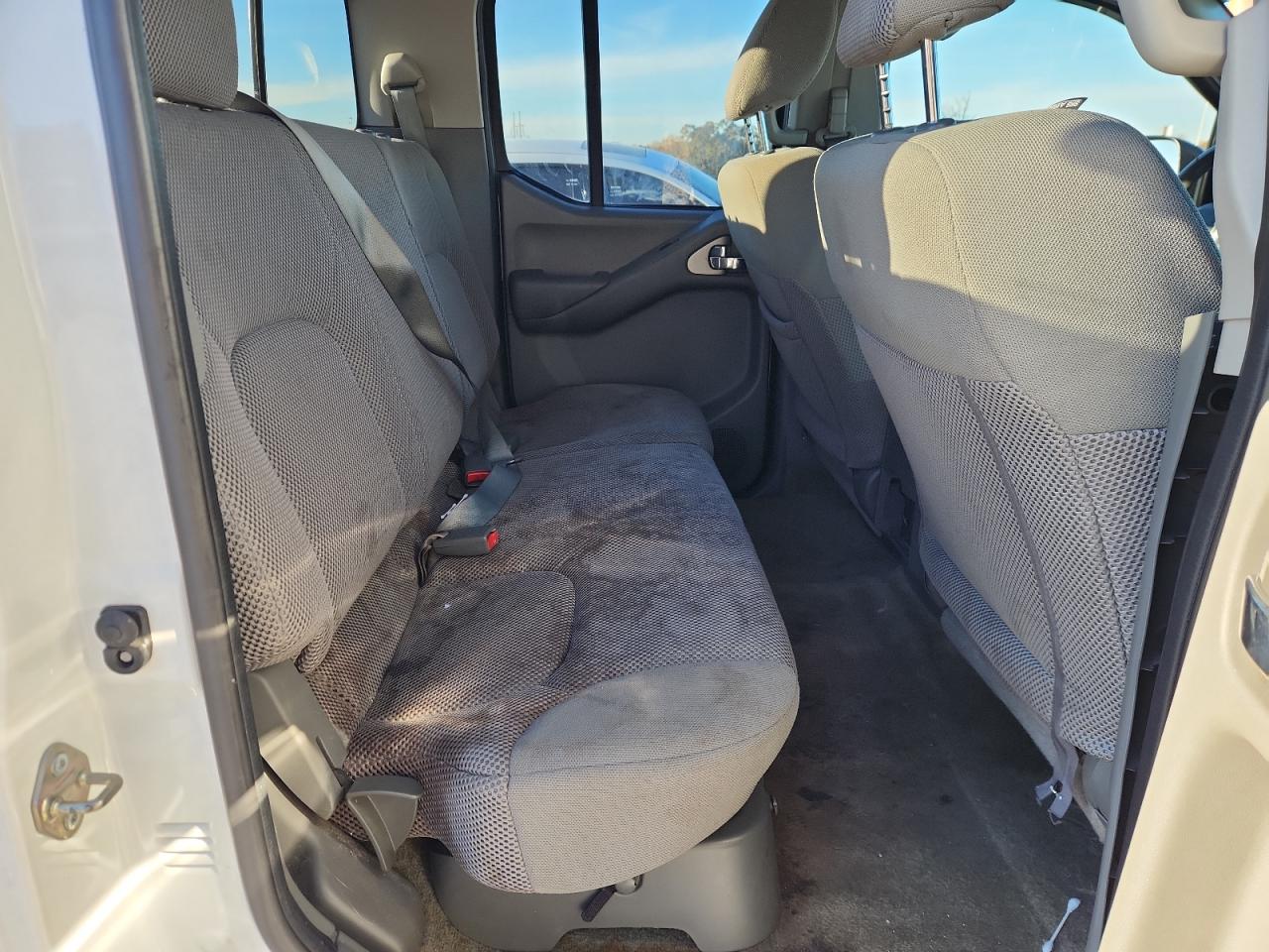 Nissan Frontier S Image 11