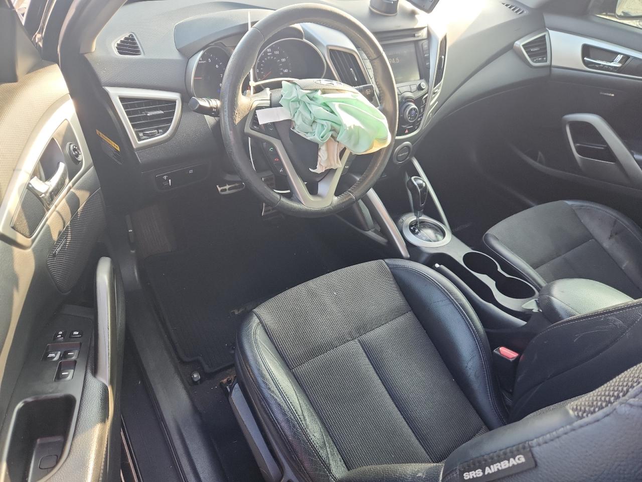 Hyundai VELOSTER Image 11