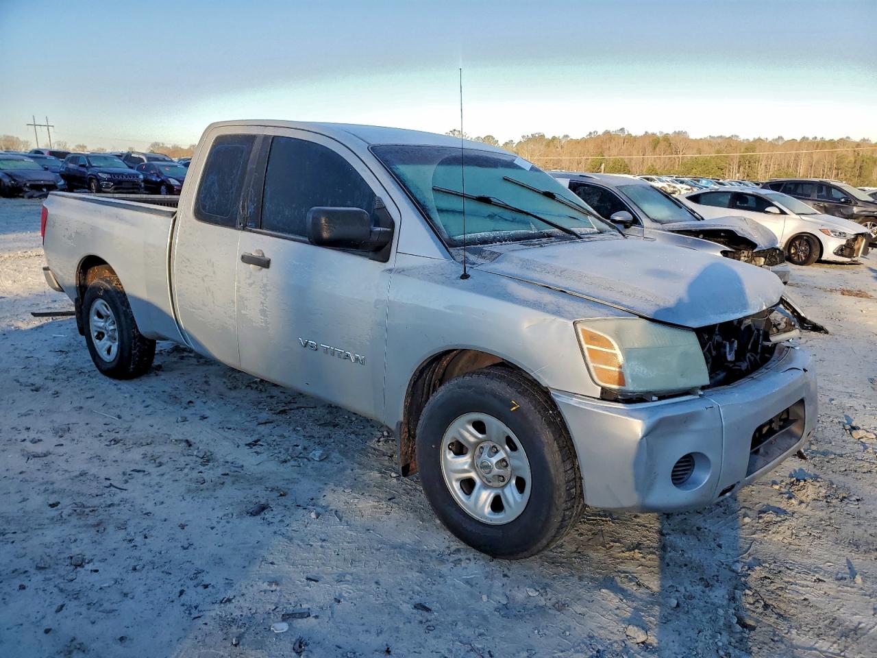 Nissan Titan Xe Image 8