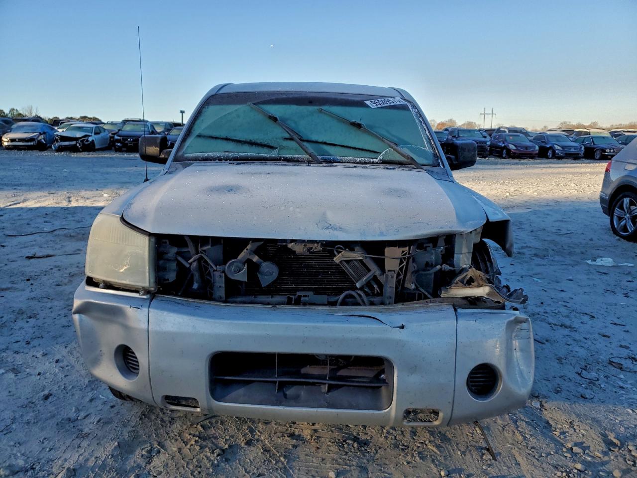 Nissan Titan Xe Image 3