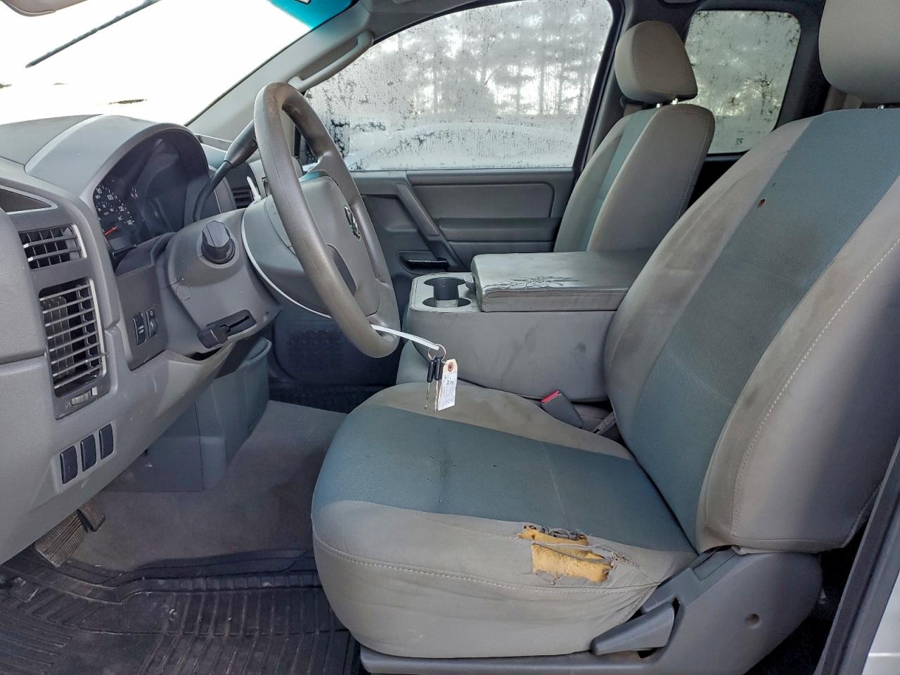 Nissan Titan Xe Image 7