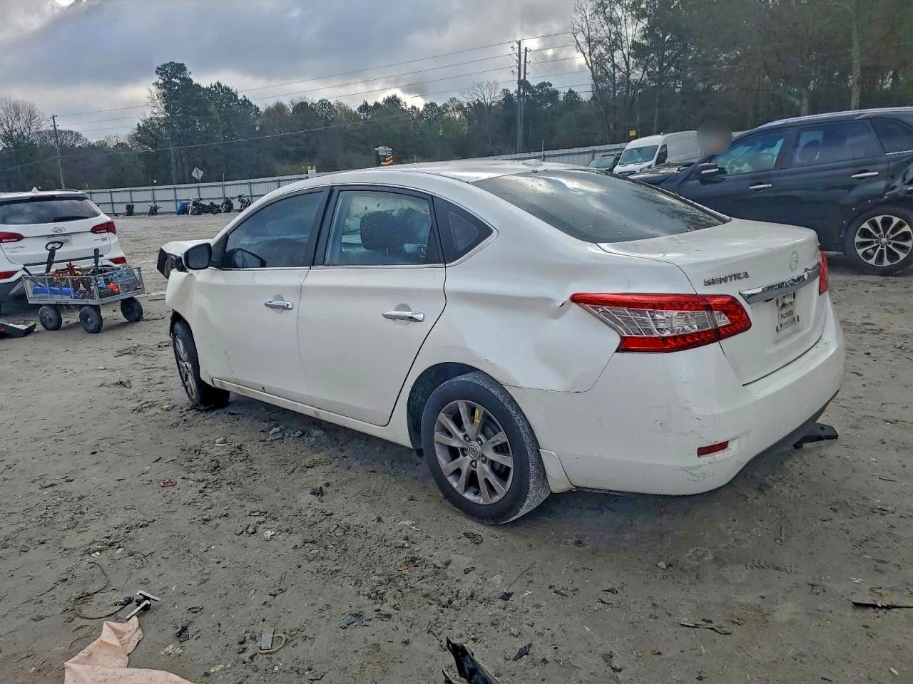 Nissan Sentra S Image 2