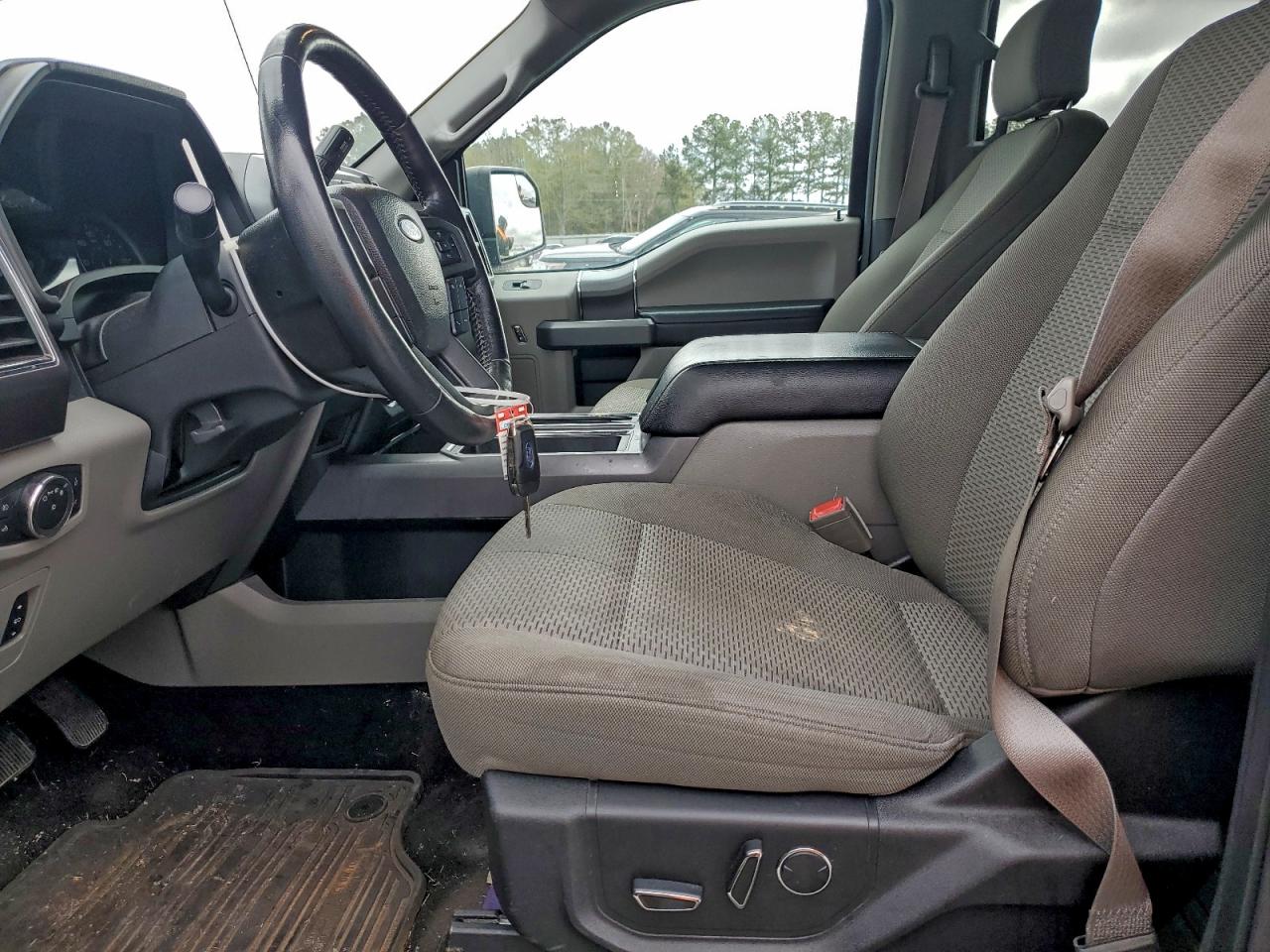 Ford F-150 Supercrew Image 6