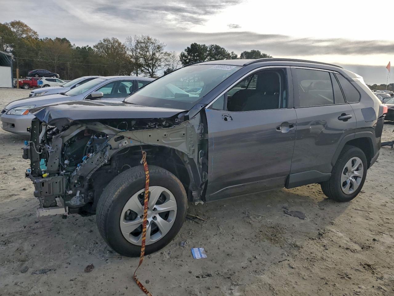 Toyota RAV4 Le Image 1