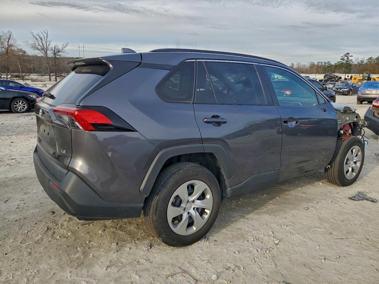 Toyota RAV4 Le Image 12