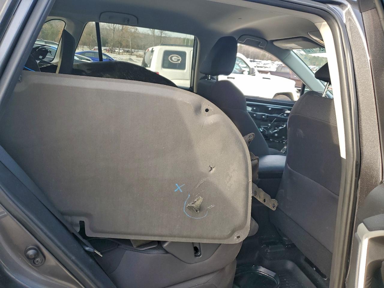 Toyota RAV4 Le Image 10