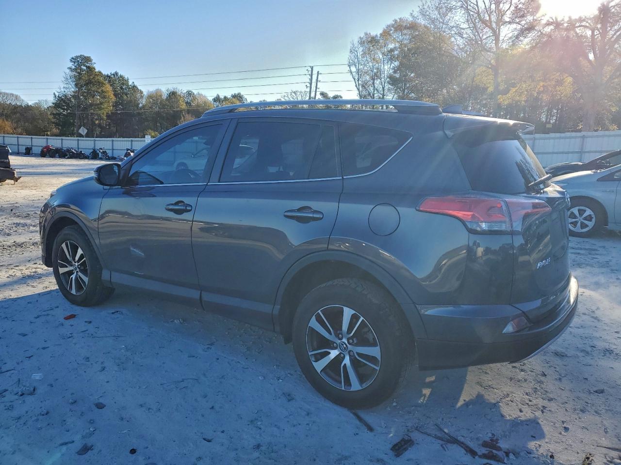 Toyota RAV4 Adventure Image 2