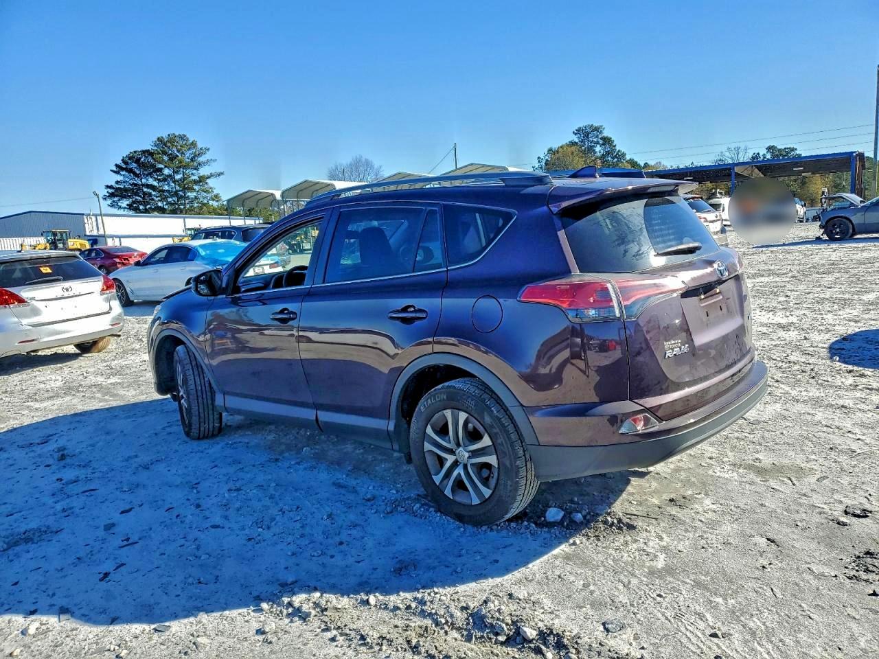 Toyota RAV4 Le Image 10