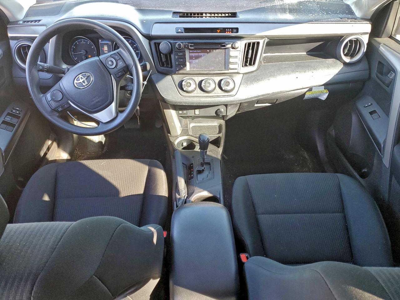 Toyota RAV4 Le Image 6