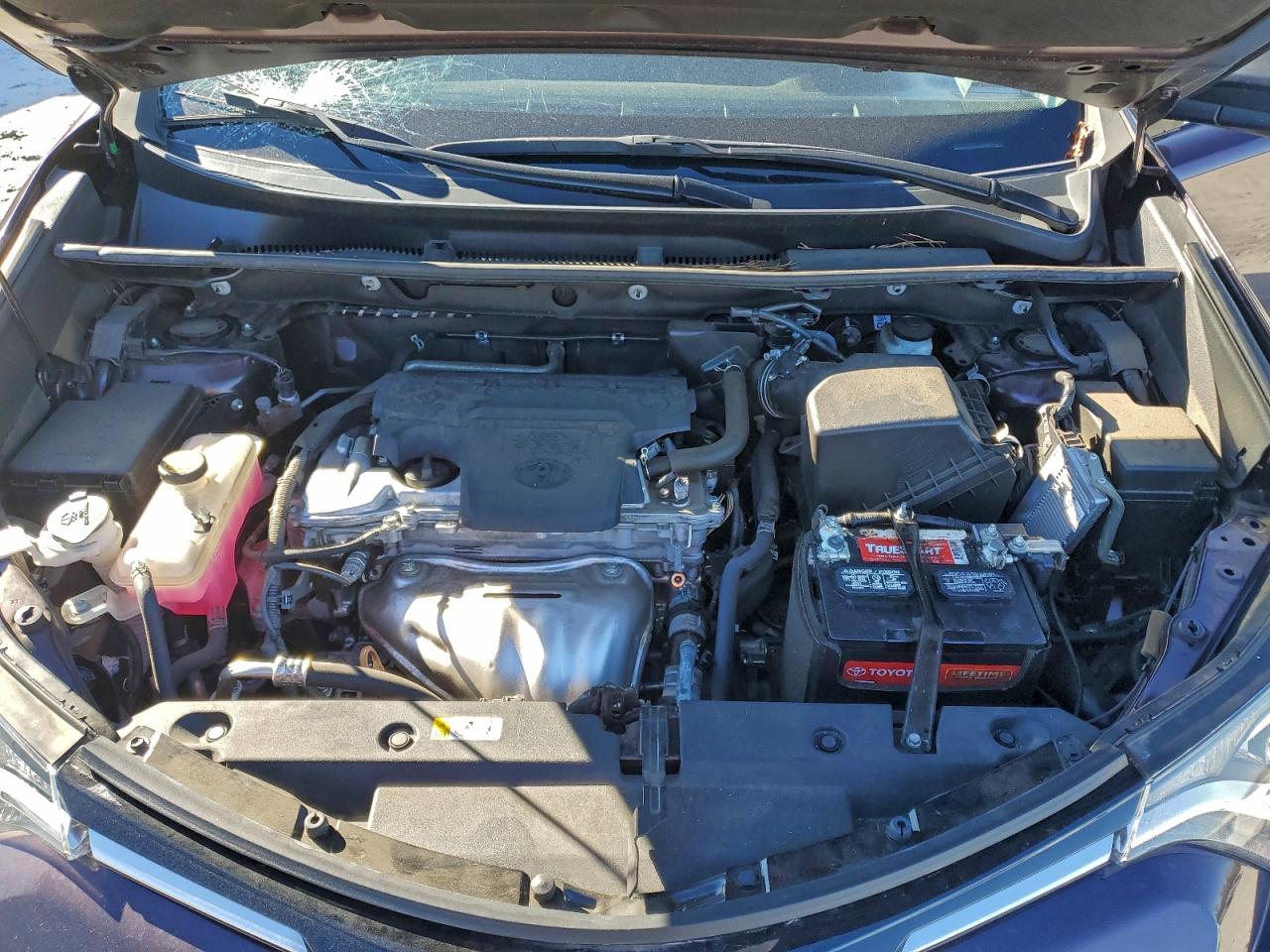 Toyota RAV4 Le Image 11