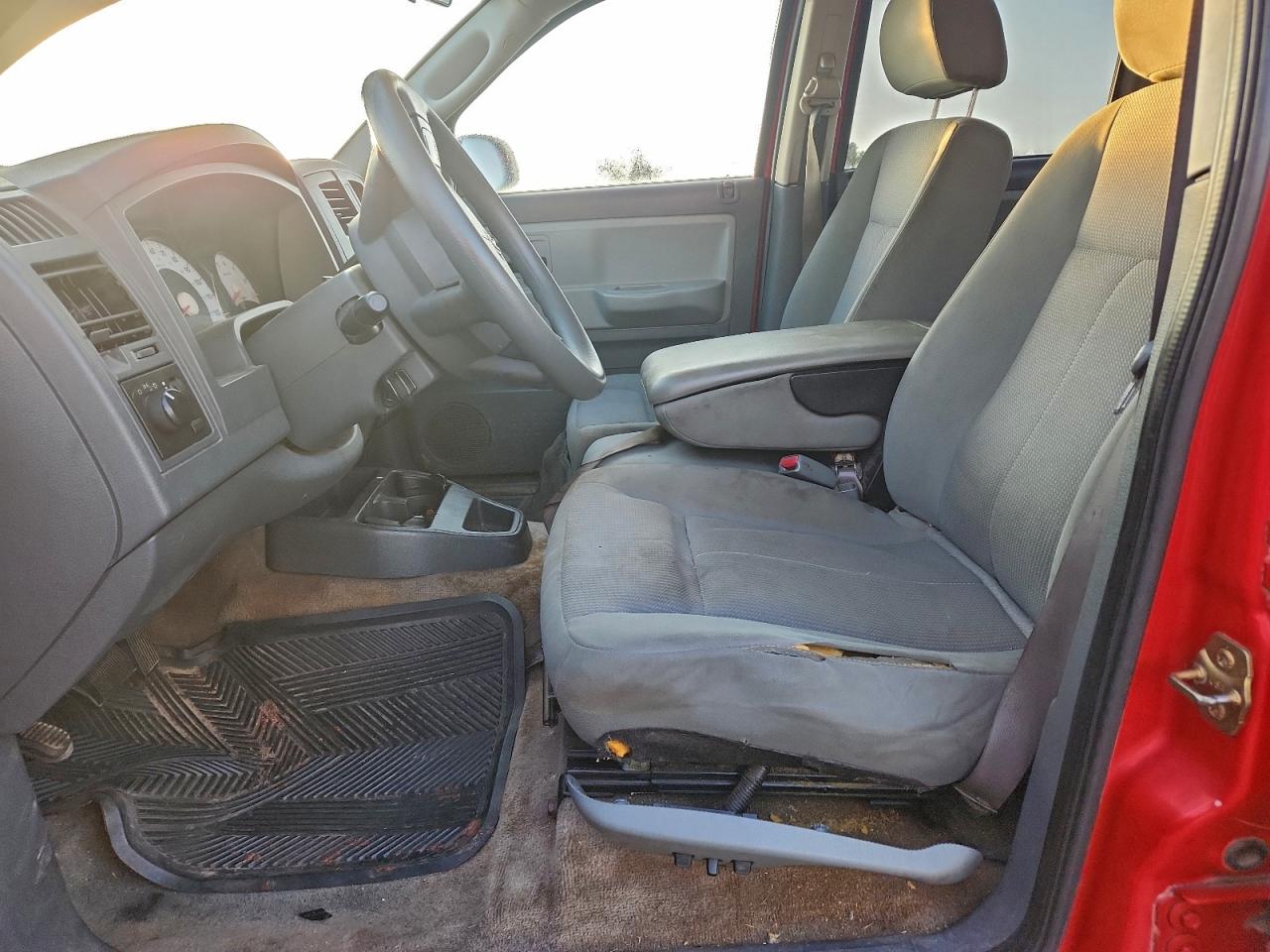 Dodge Dakota Quad Image 2