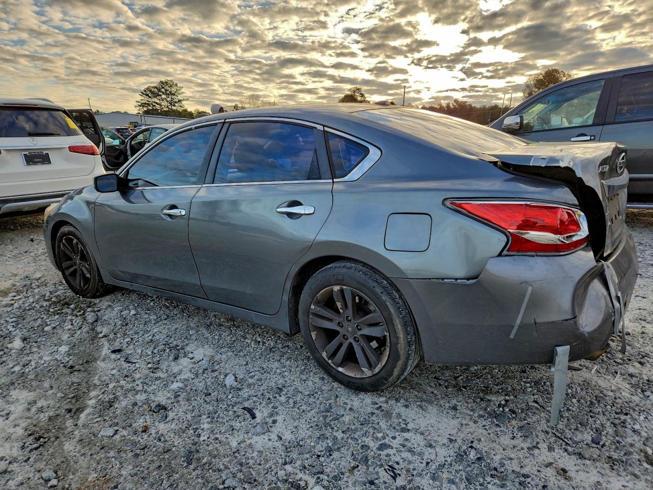 Nissan Altima 2.5 Image 2