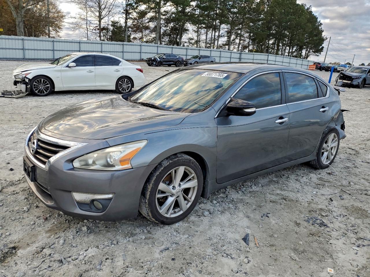 Nissan Altima 2.5 Image 1