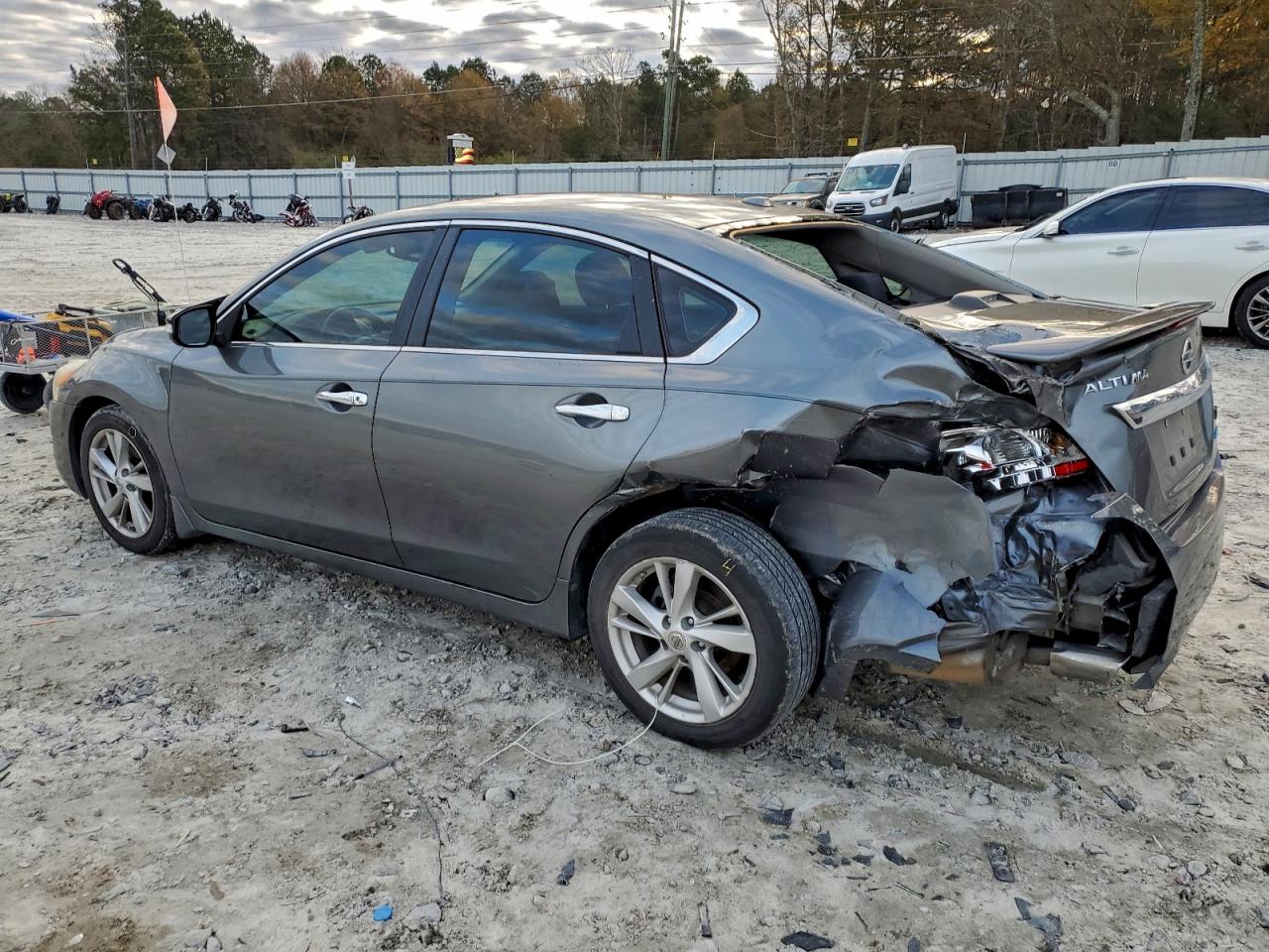 Nissan Altima 2.5 Image 3