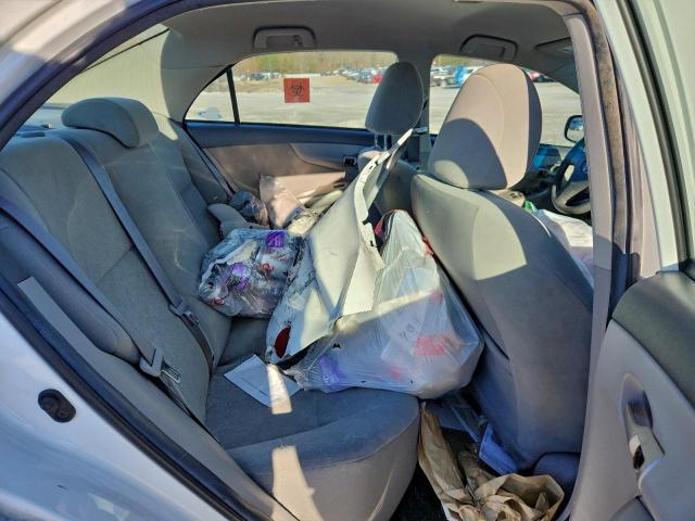 Toyota Corolla Base Image 9