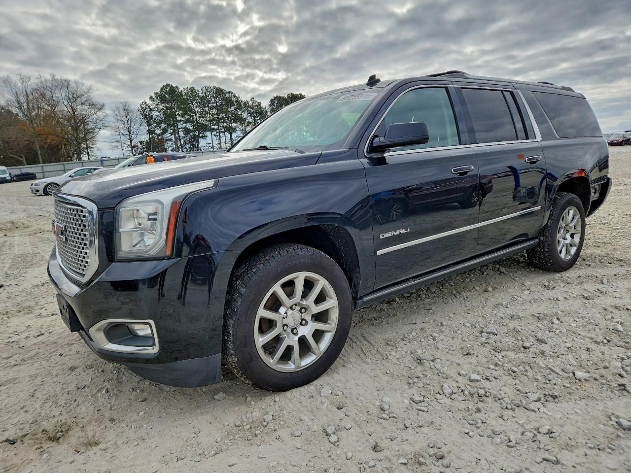 GMC Yukon Denali Image 1