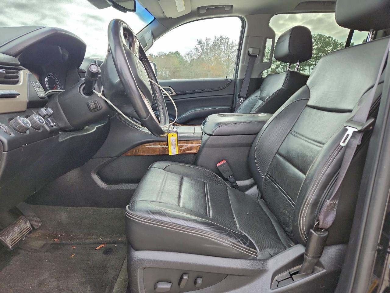 GMC Yukon Denali Image 6