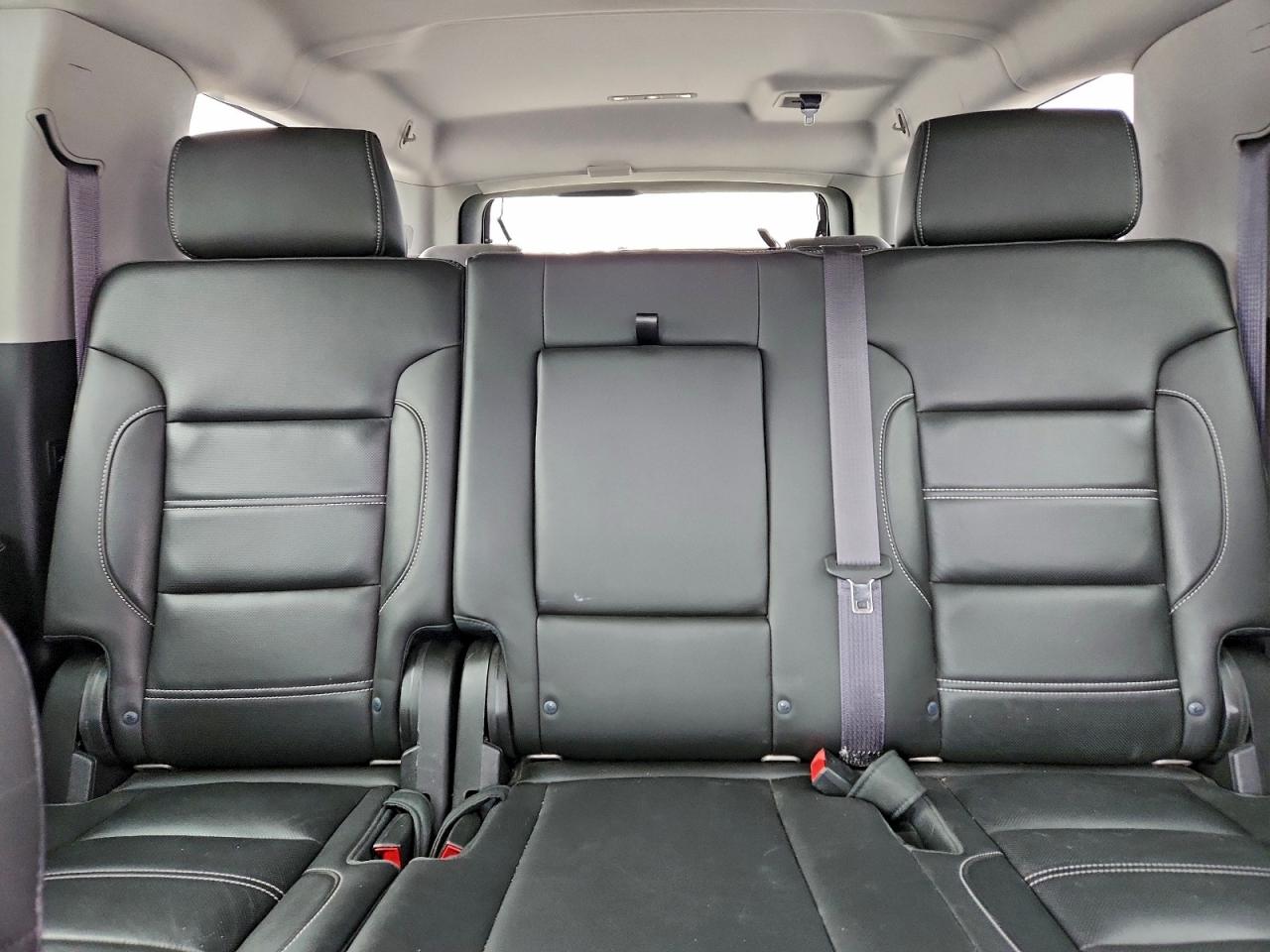 GMC Yukon Denali Image 9