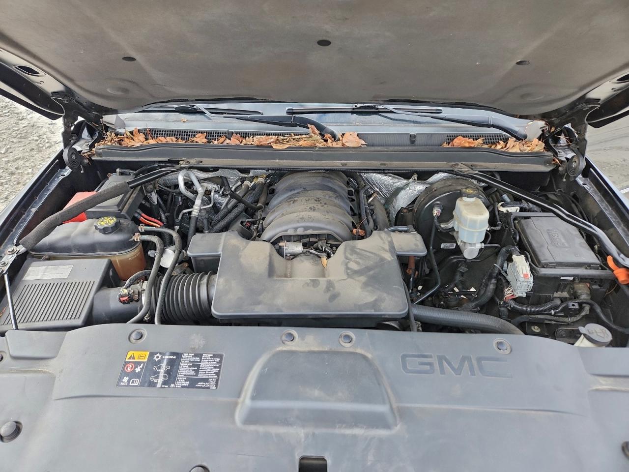 GMC Yukon Denali Image 12