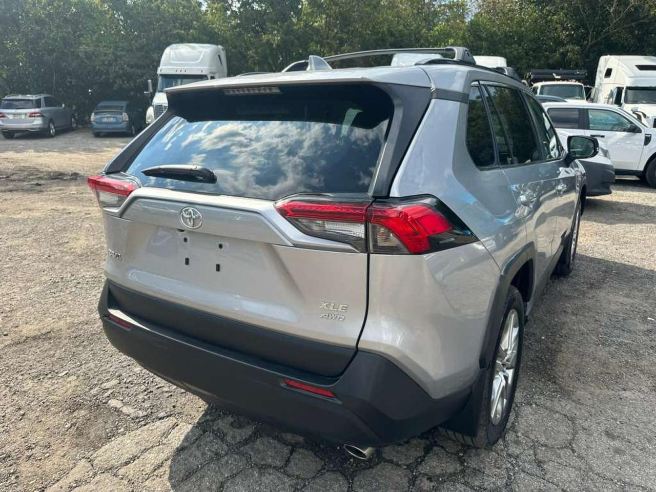 Toyota RAV4 Xle Premium Image 7