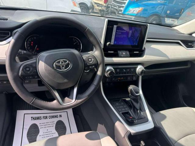 Toyota RAV4 Xle Premium Image 9