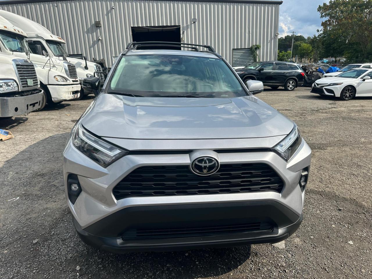 Toyota RAV4 Xle Premium Image 11