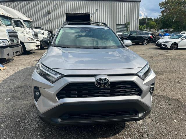 Toyota RAV4 Xle Premium Image 11