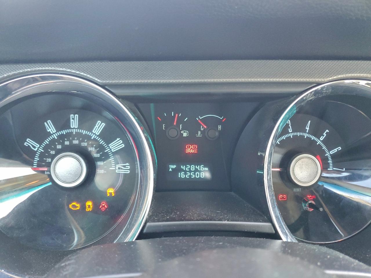 Ford Mustang Image 8