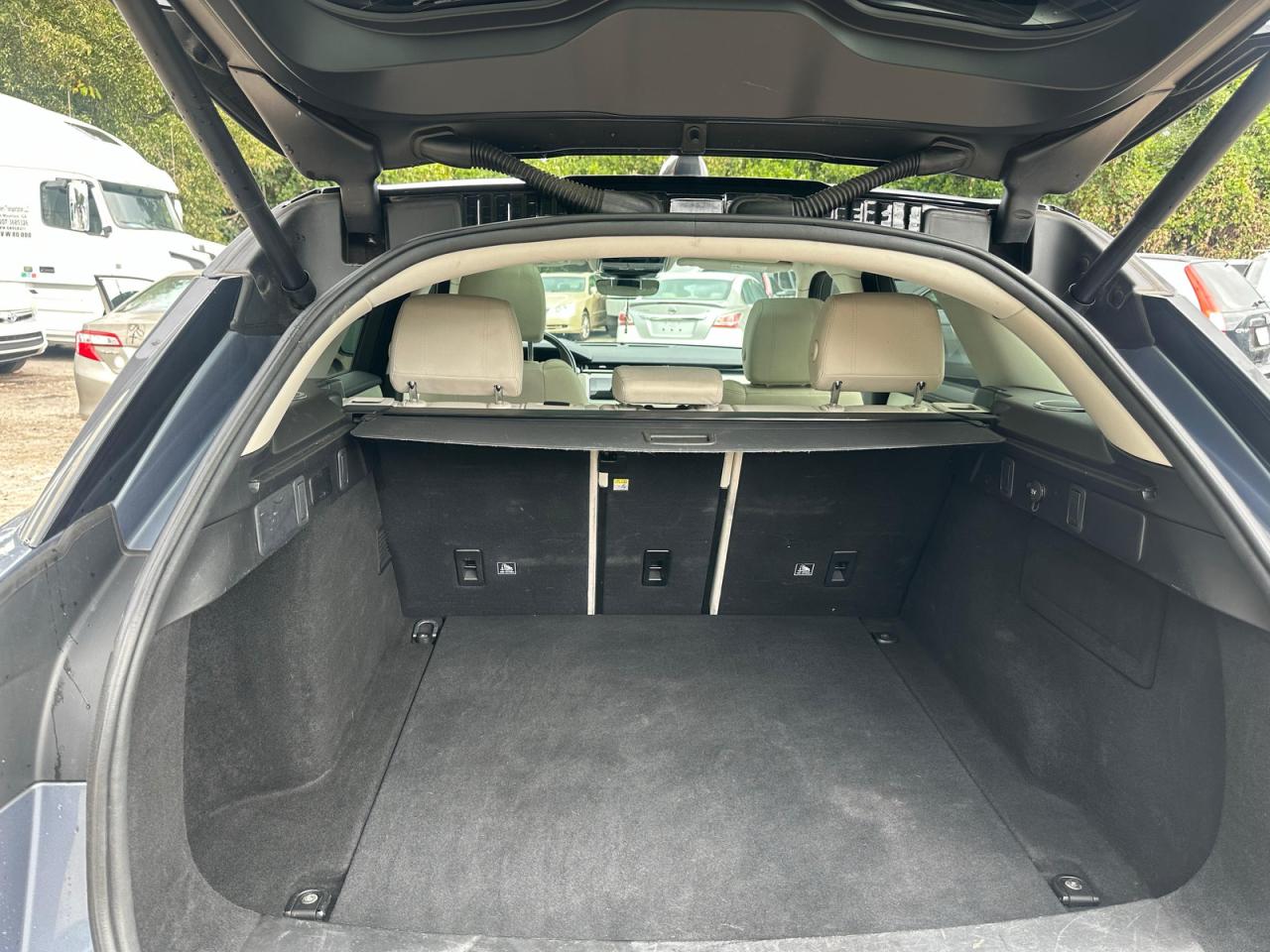 Land Rover Range Rover R-dynamic S Image 11