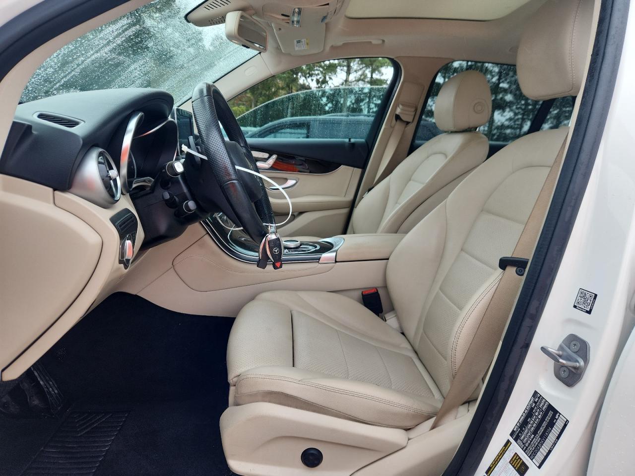 Mercedes-Benz GLC 300 Image 2