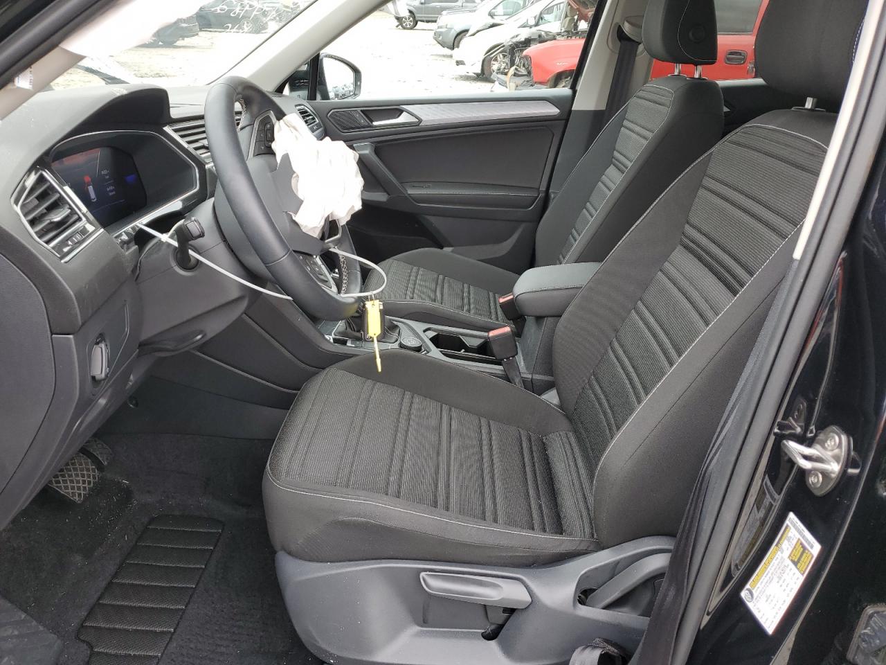 Volkswagen Tiguan S Image 5