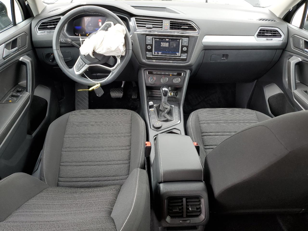 Volkswagen Tiguan S Image 11