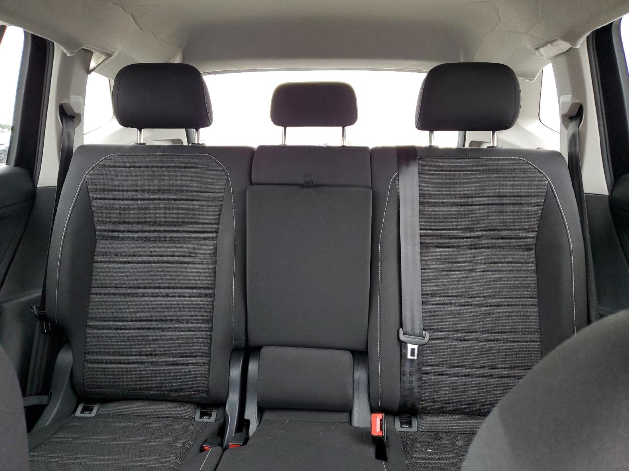 Volkswagen Tiguan S Image 6