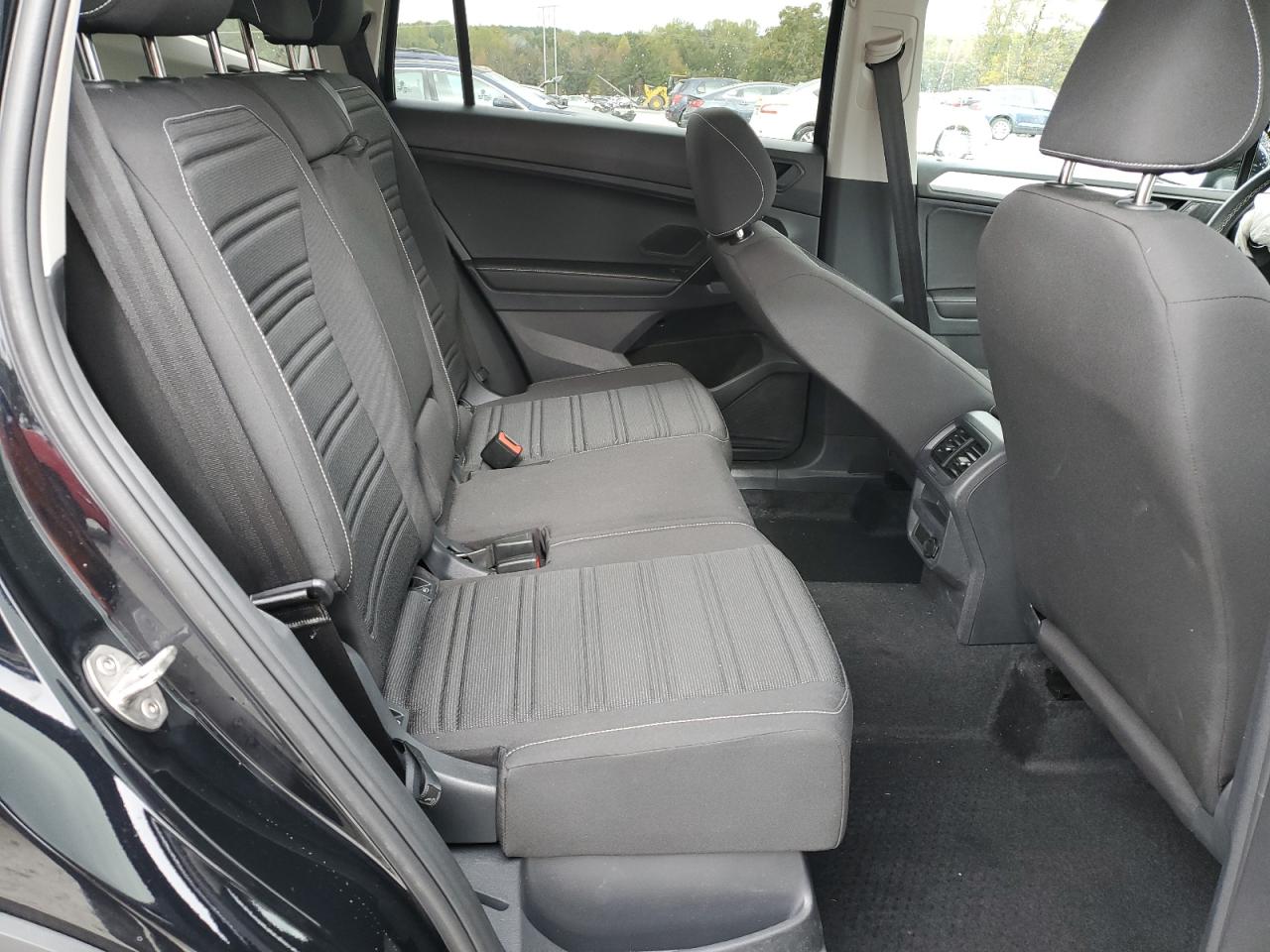 Volkswagen Tiguan S Image 9