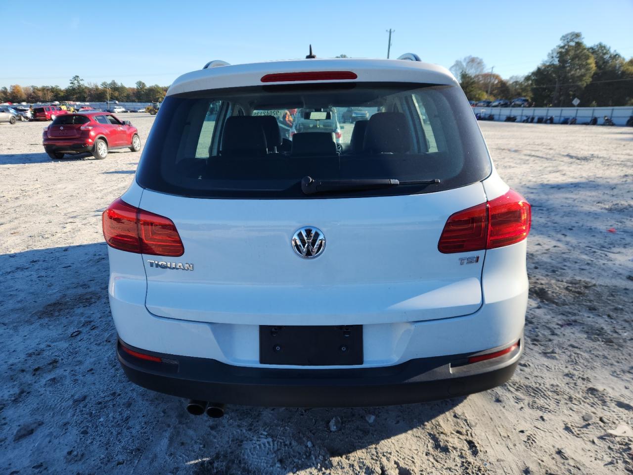 Volkswagen Tiguan S Image 4