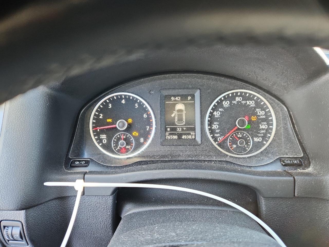 Volkswagen Tiguan S Image 9