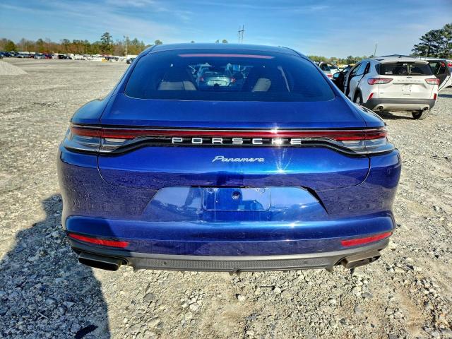 Porsche Panamera Base Image 2