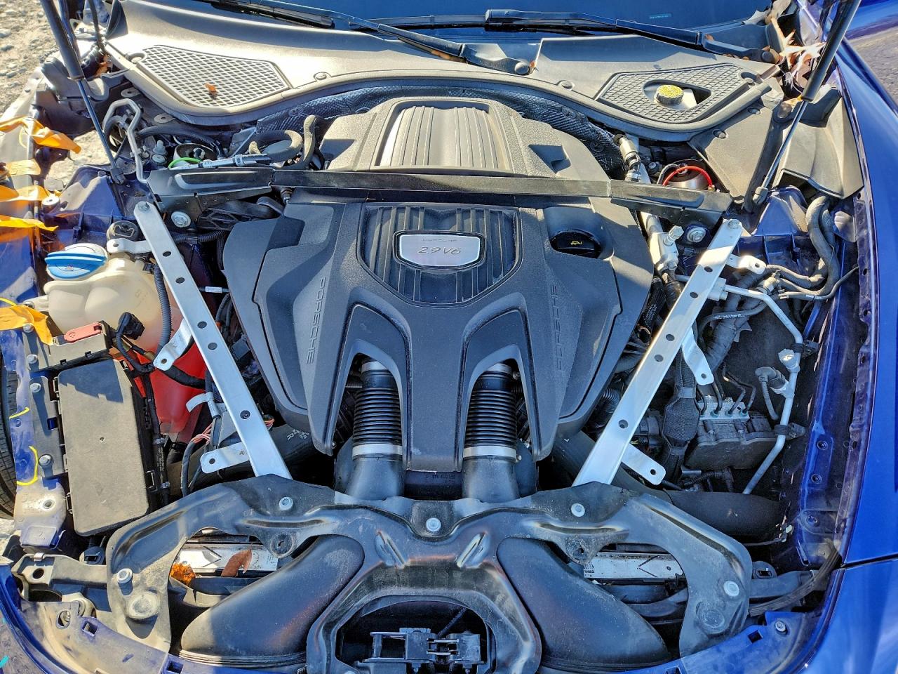 Porsche Panamera Base Image 12