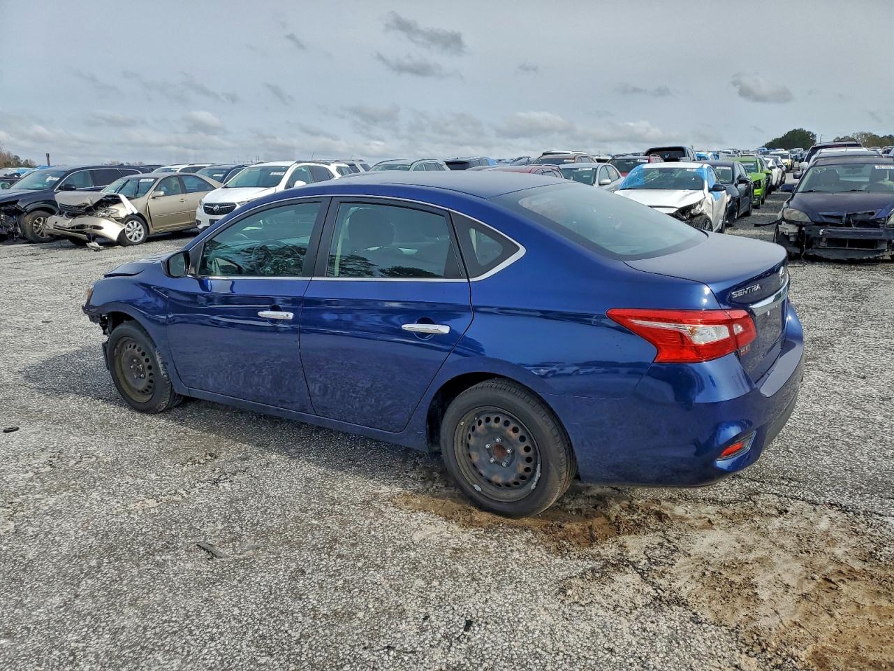 Nissan Sentra S Image 2