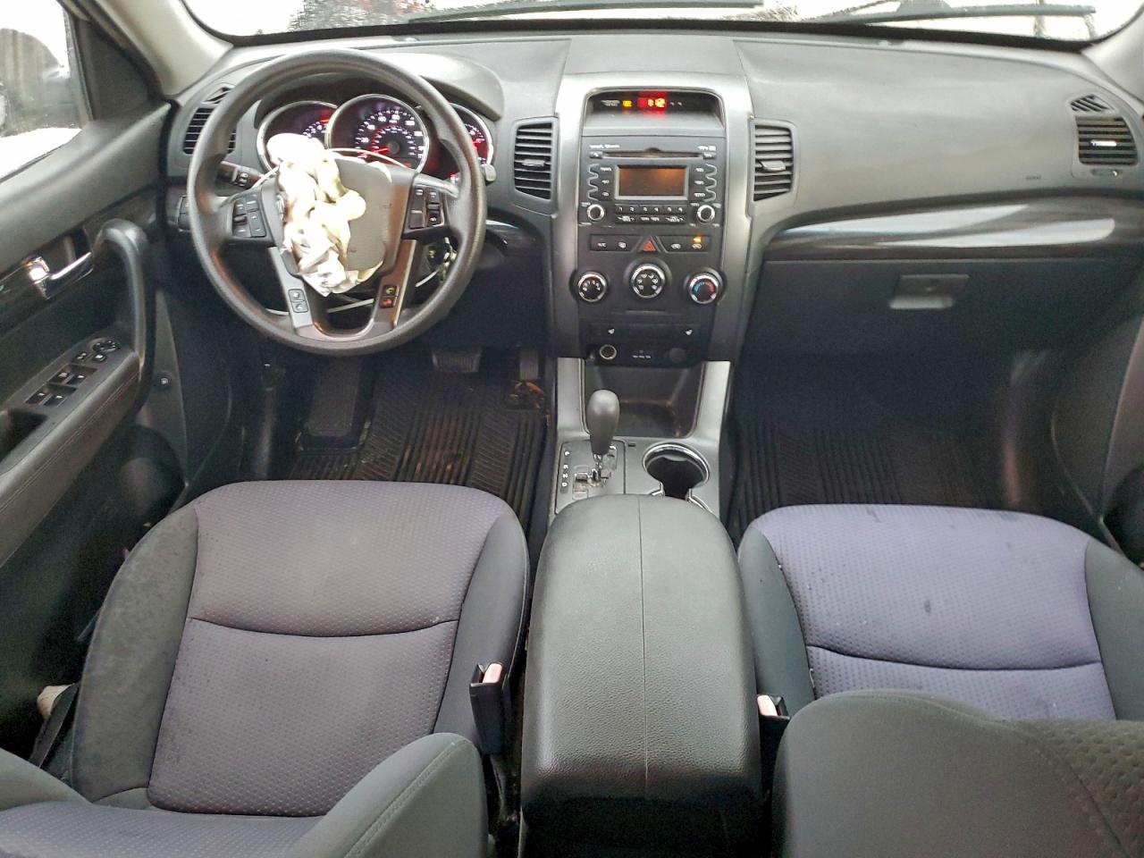 Kia Sorento Base Image 9