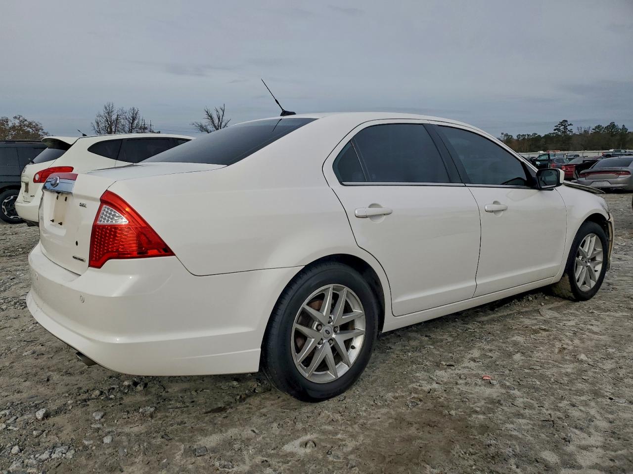 Ford Fusion Sel Image 9