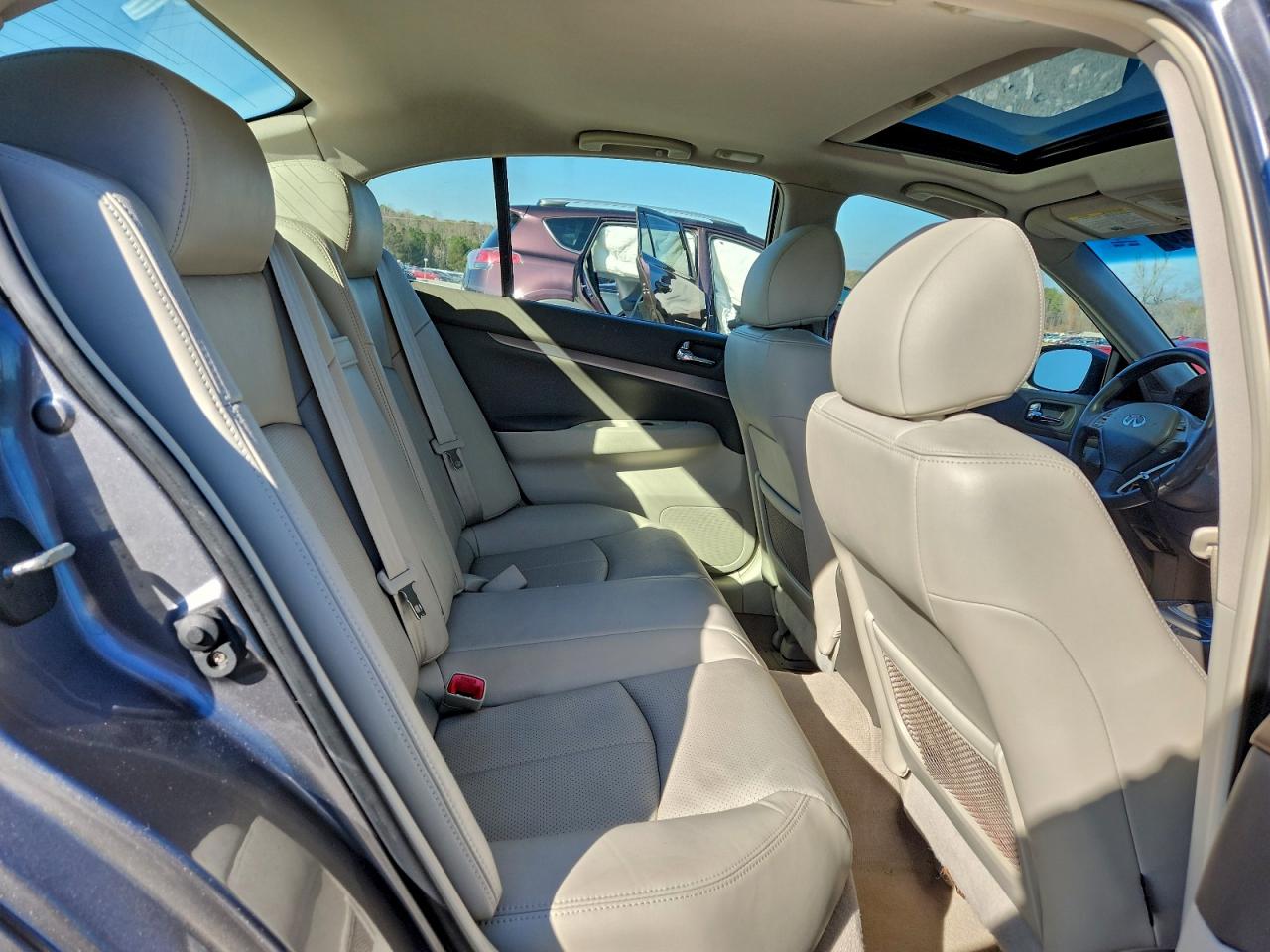 INFINITI G37 Base Image 12