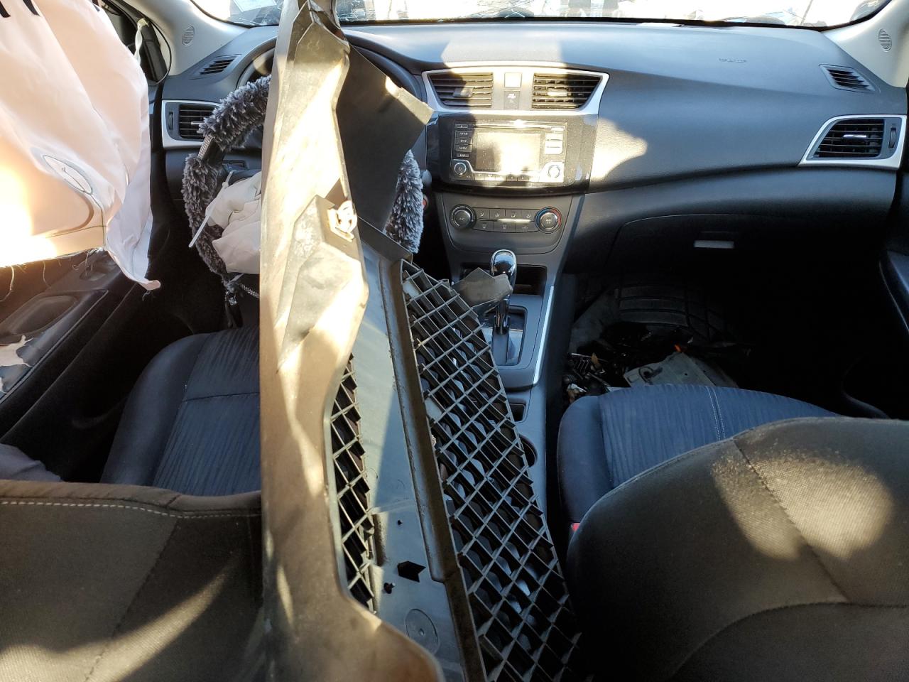 Nissan Sentra S Image 11