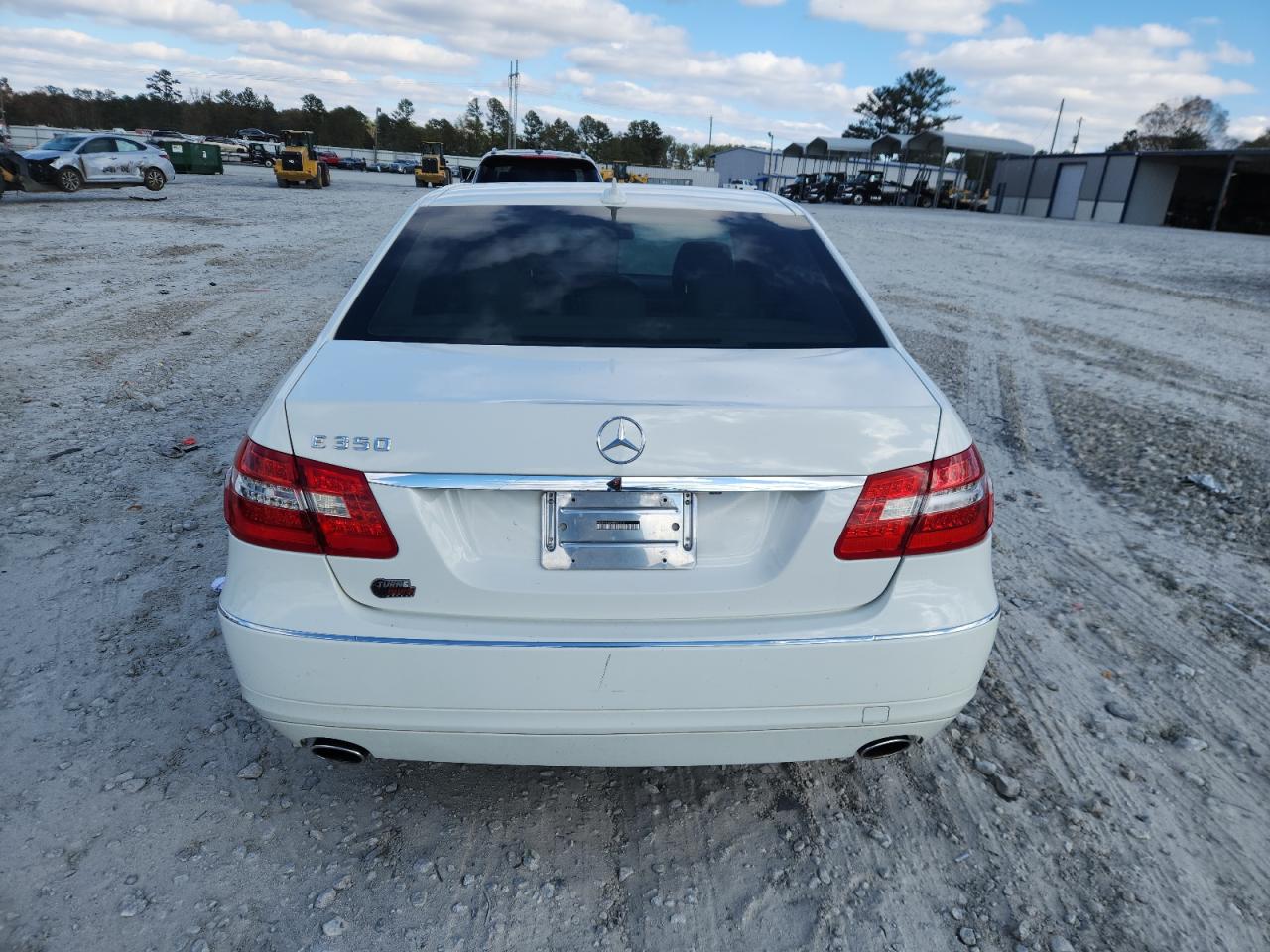 Mercedes-Benz E-Class 350 Image 8